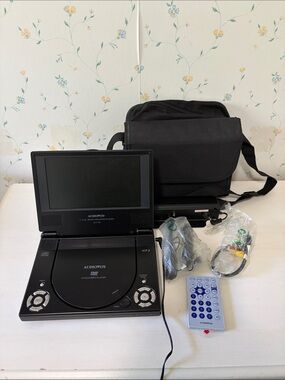 Audiovox 7" Portable DVD/CD Player D1718 Remote Car & Wall Adapters